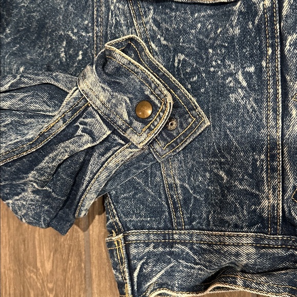 The Boss Vintage 80’s Blue Denim Jacket, Acid Wash. Cropped. Puff arms. Small - Picture 9 of 10